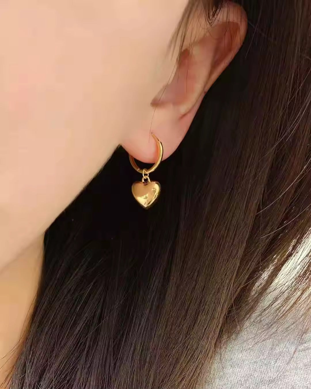 Heart huggies 18k