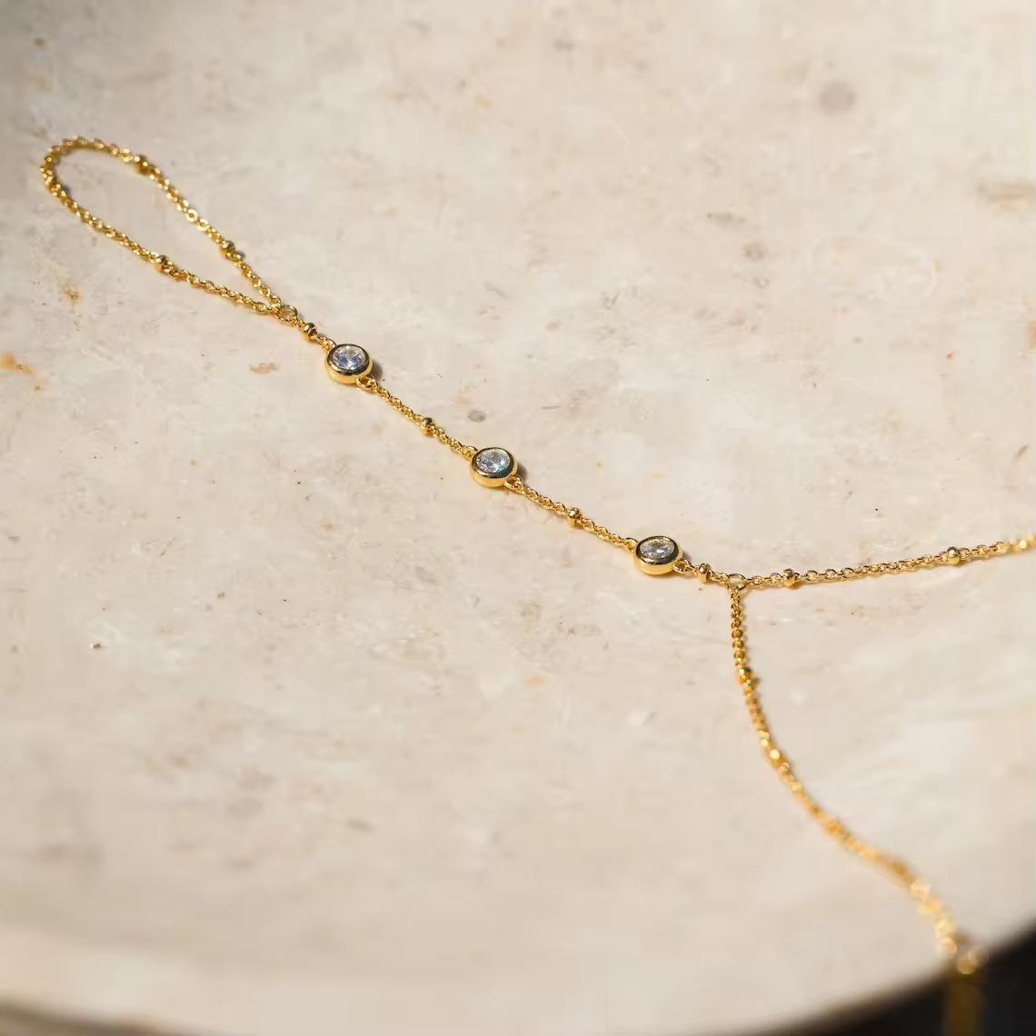 Luna hand chain