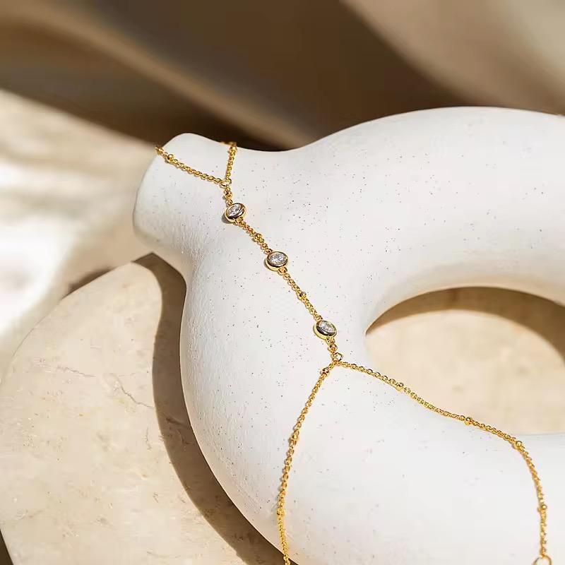 Luna hand chain