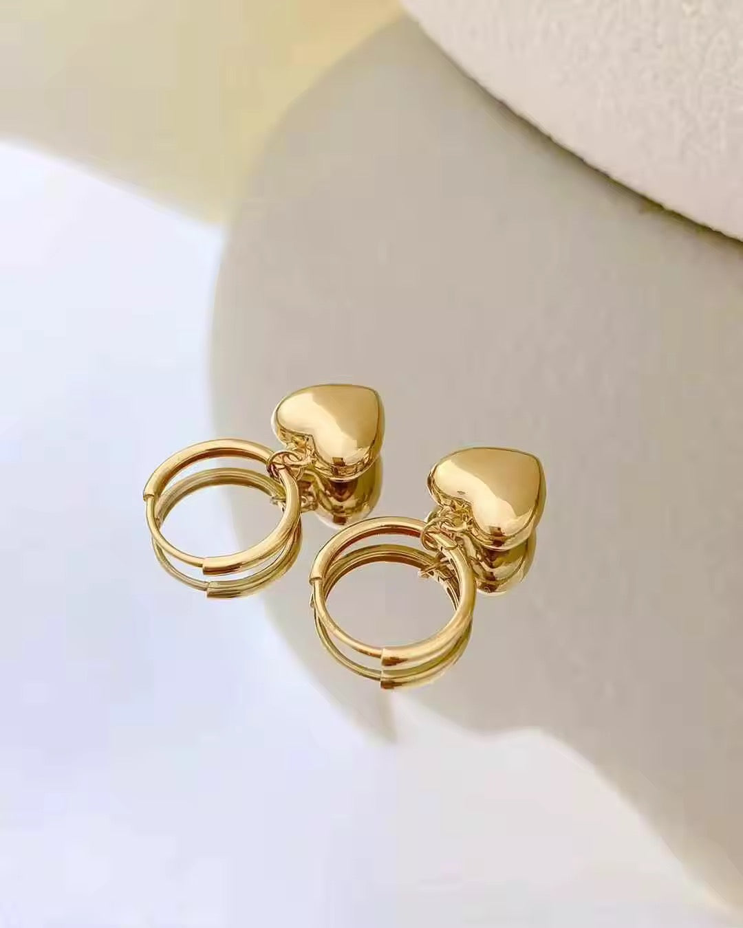 Heart huggies 18k