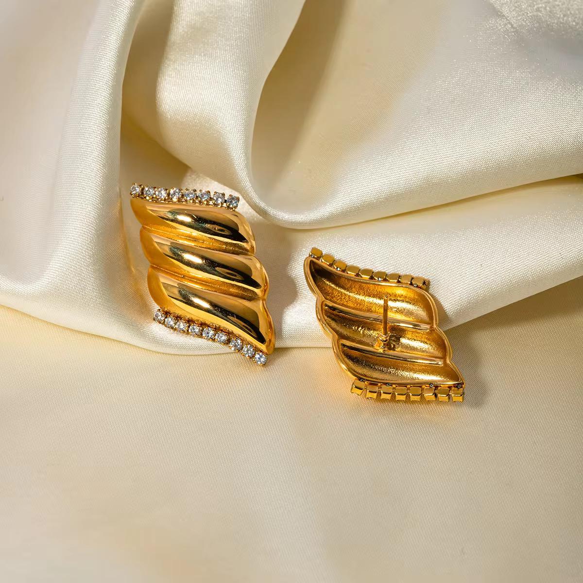 Croissant diamond earrings