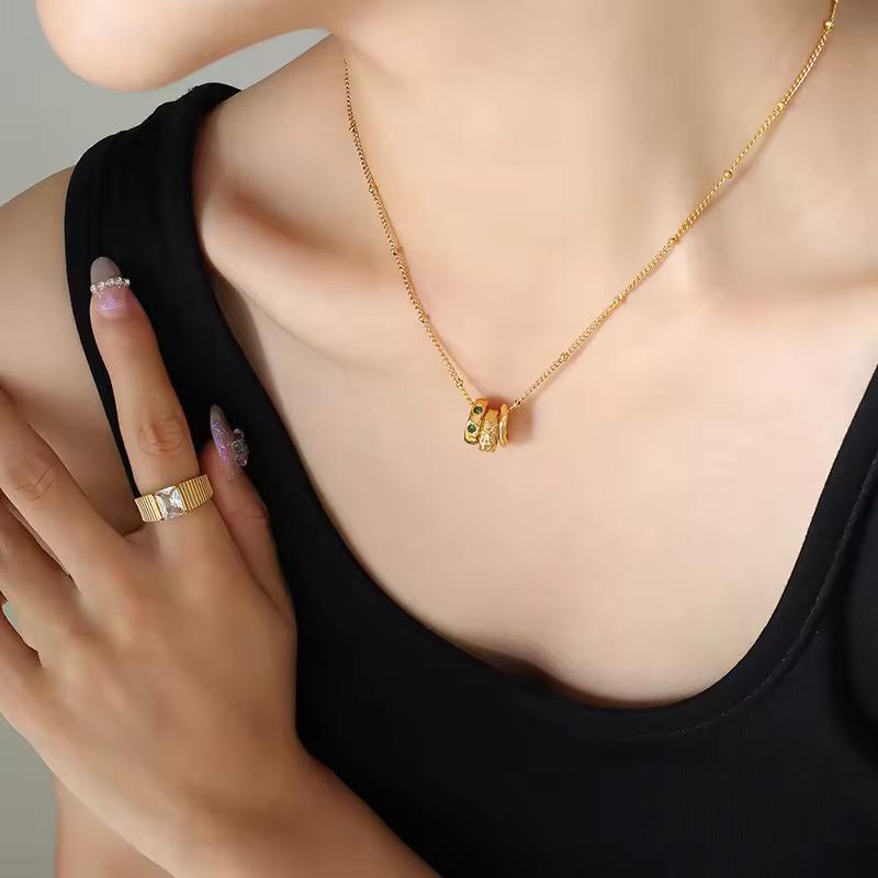Three ring pendant