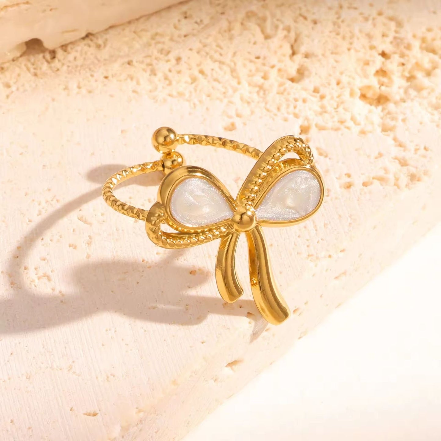 Luna Bow ring