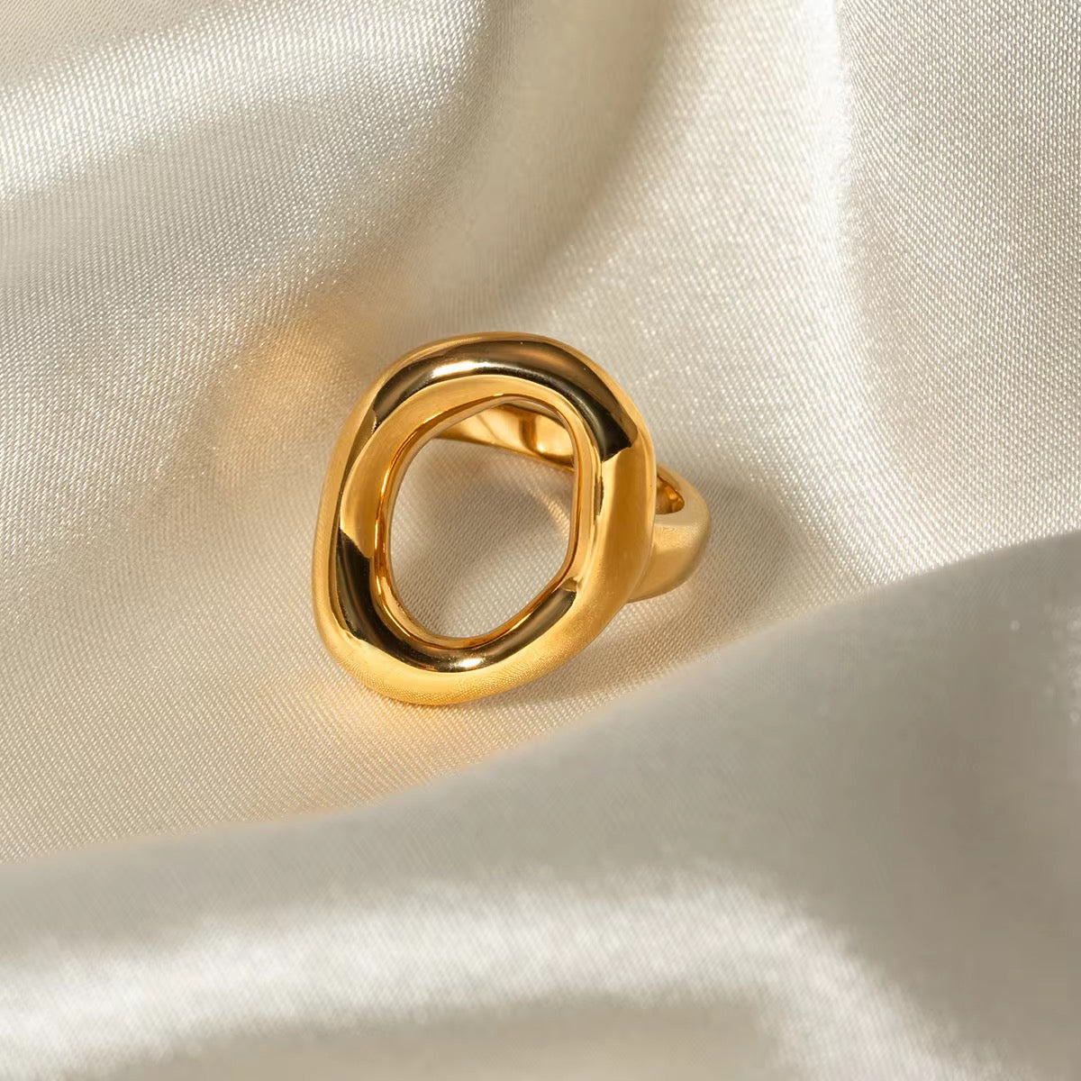 Oro Curve Ring