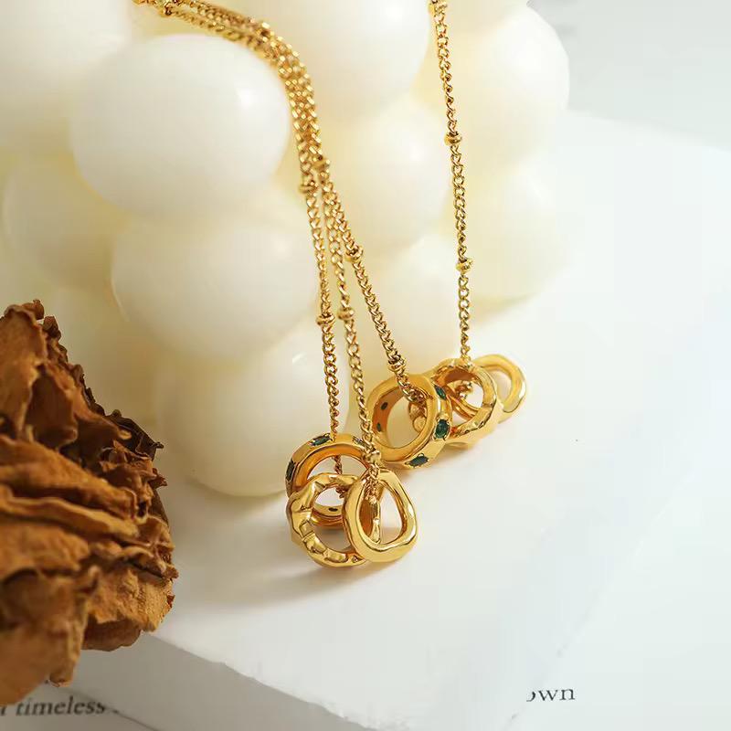 Three ring pendant