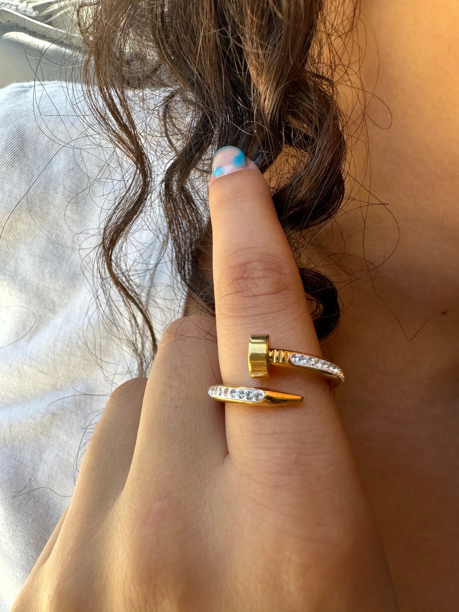 Half studded Nail Ring 18k