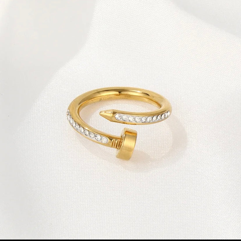 Half studded Nail Ring 18k
