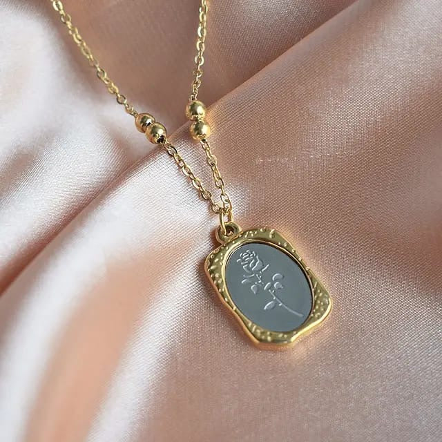 Belle rose pendant