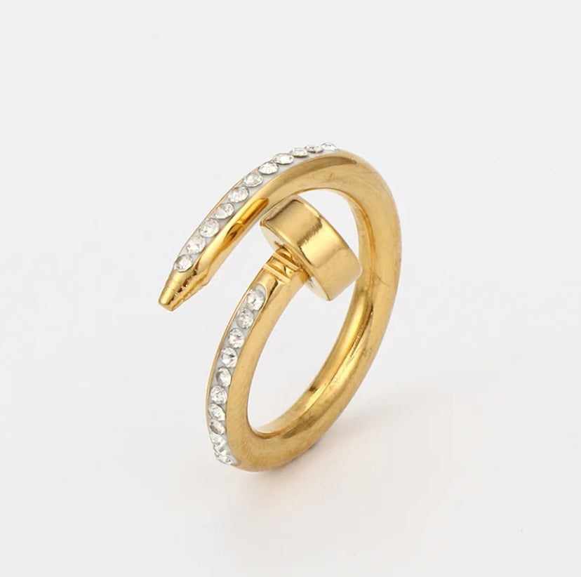 Half studded Nail Ring 18k