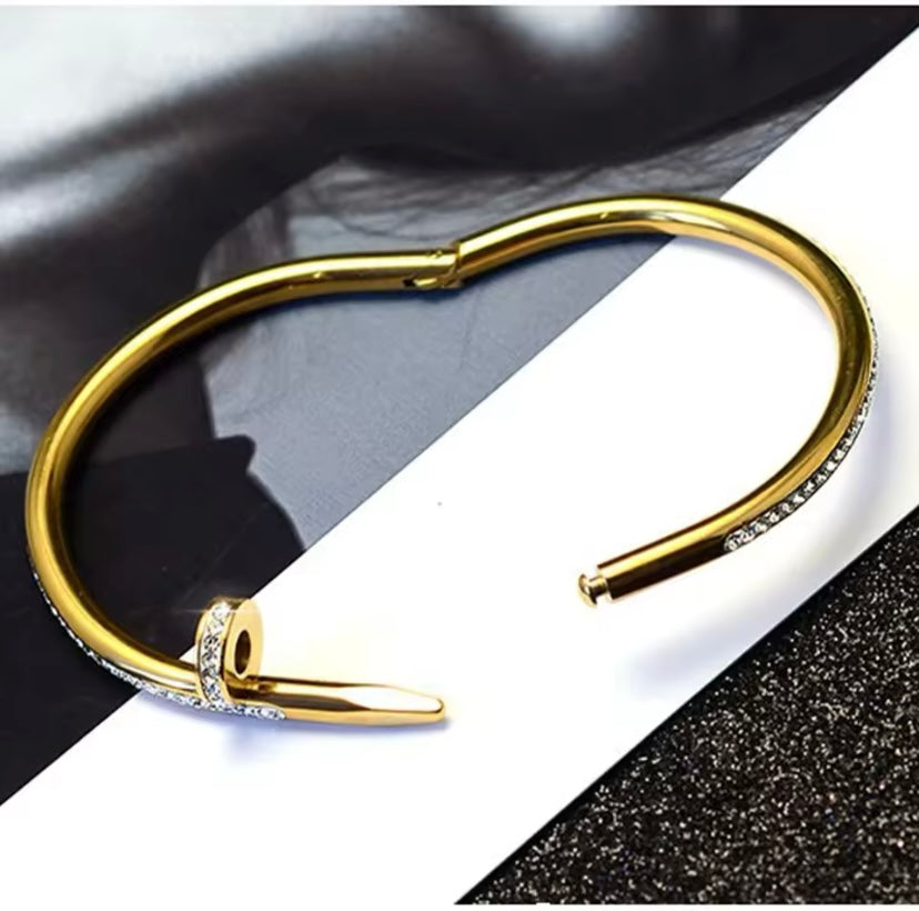 Studded Nail bracelet 18k