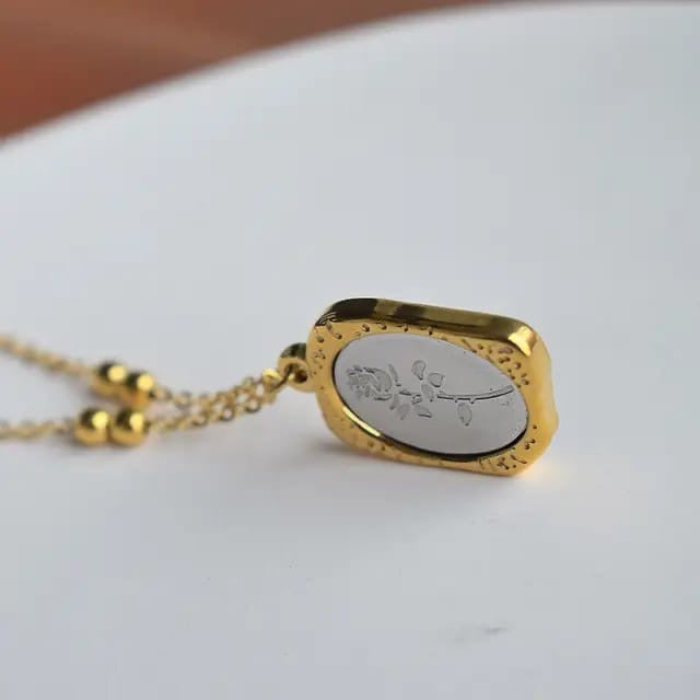 Belle rose pendant