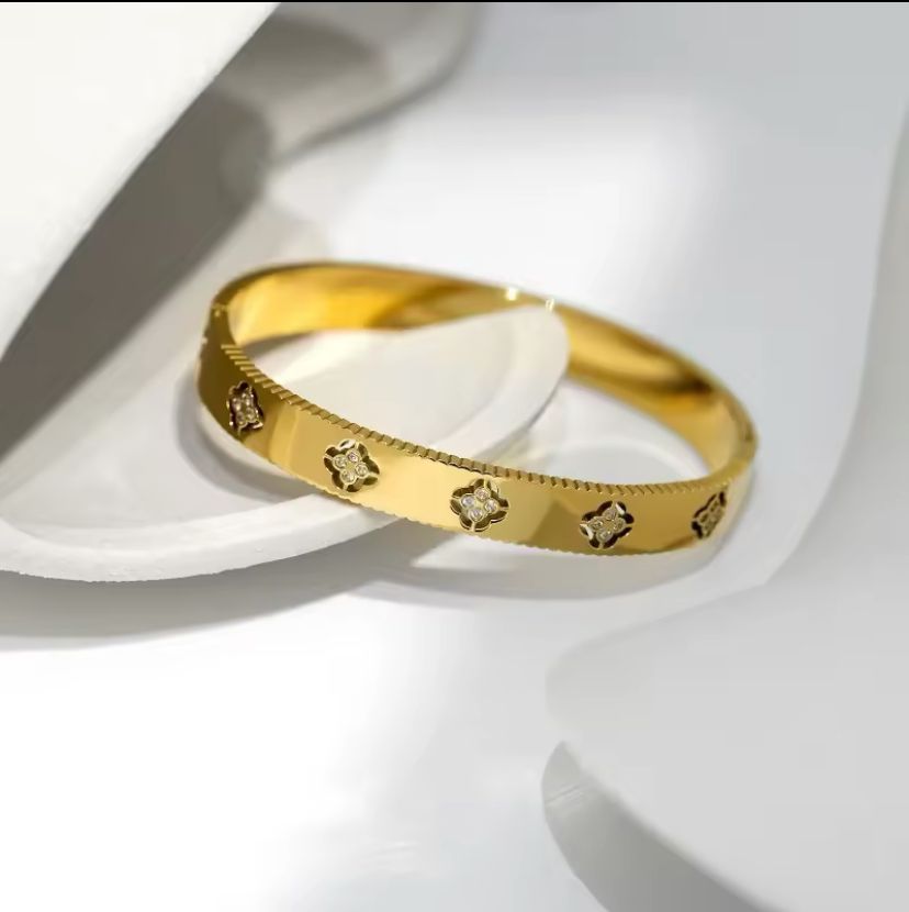 Flora cuff 18k
