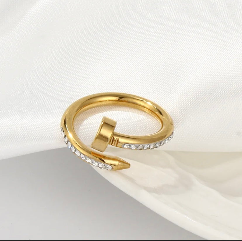 Half studded Nail Ring 18k