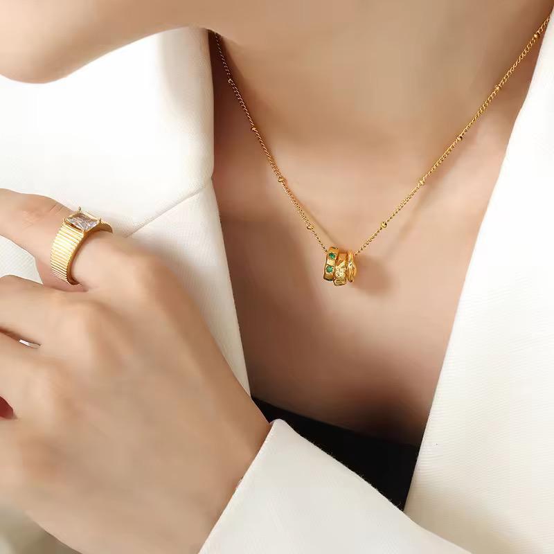 Three ring pendant