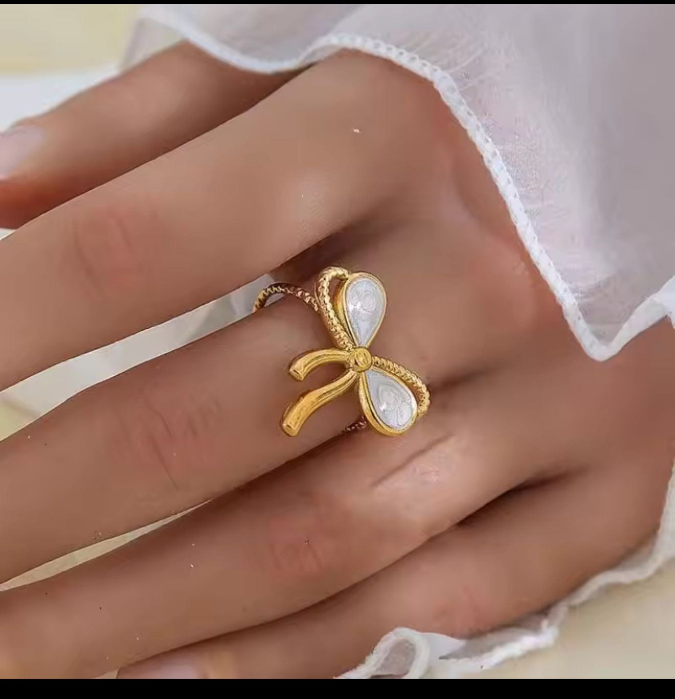 Luna Bow ring