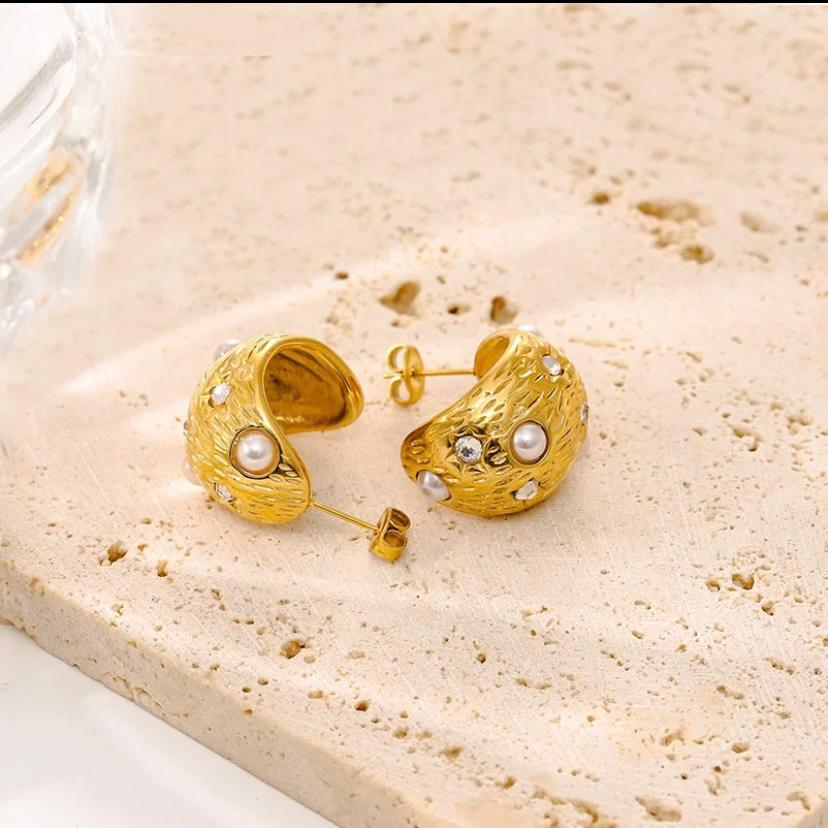 Vintage Pearl Studs 18k