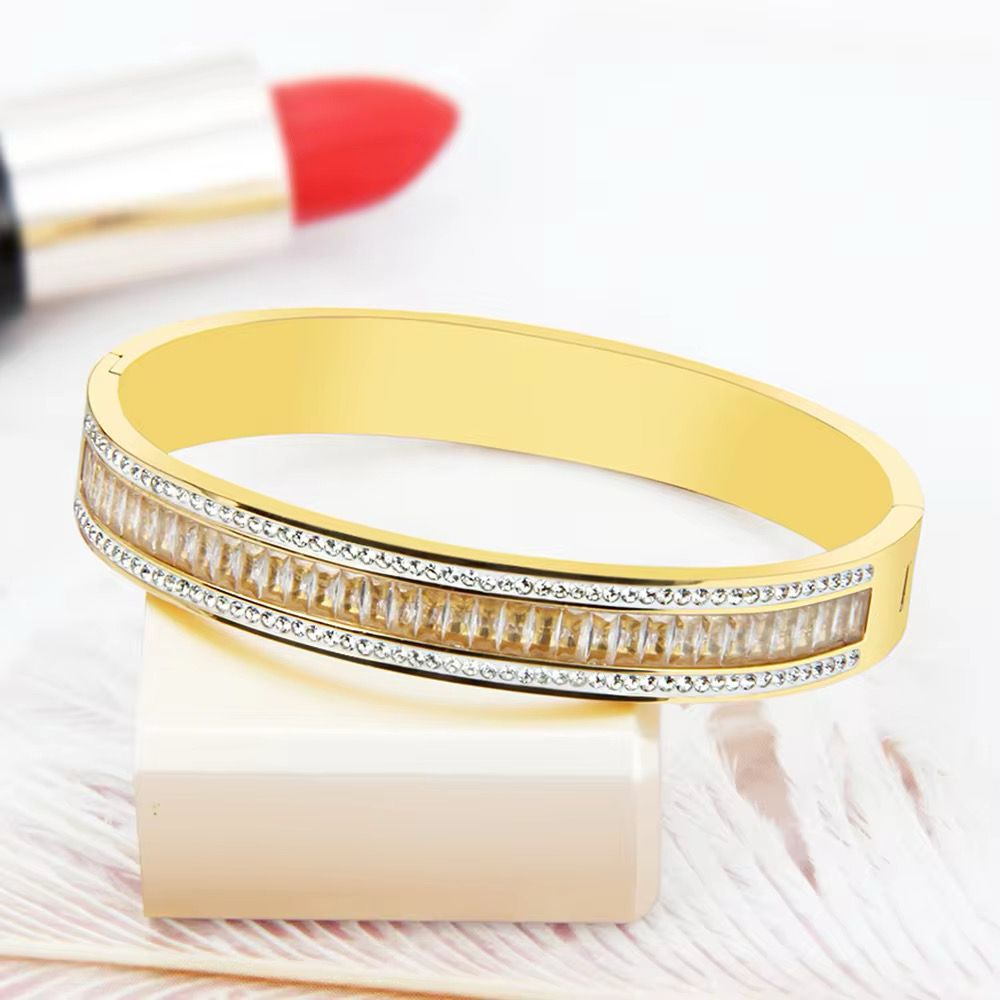 Ibzia Bangle 18k