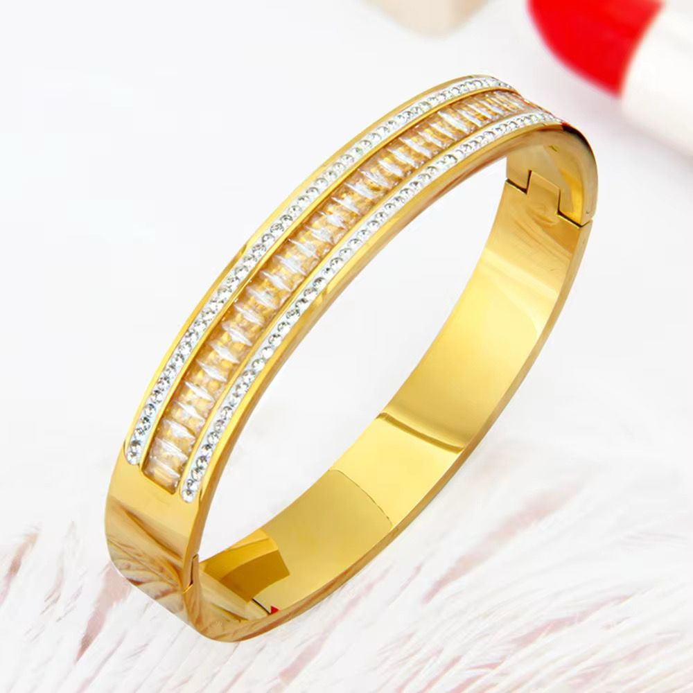 Ibzia Bangle 18k