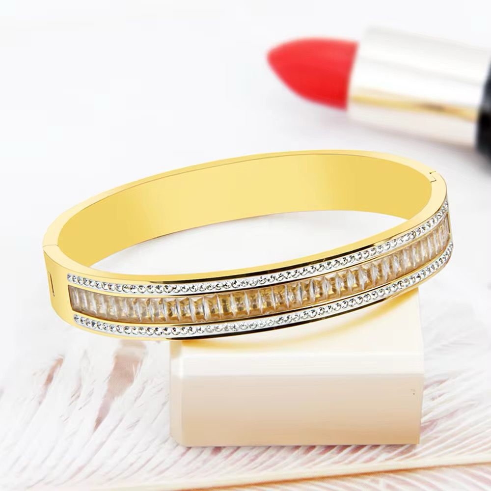 Ibzia Bangle 18k