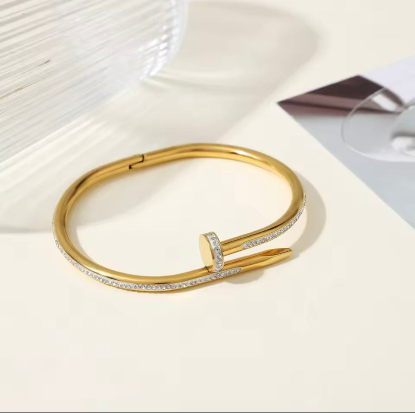 Studded Nail bracelet 18k