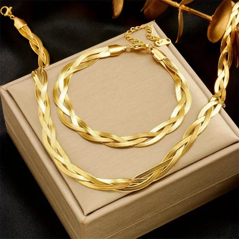 Triple chain set