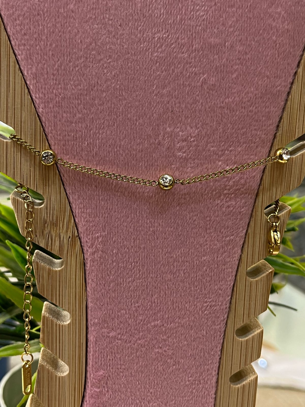 Solitary anklet