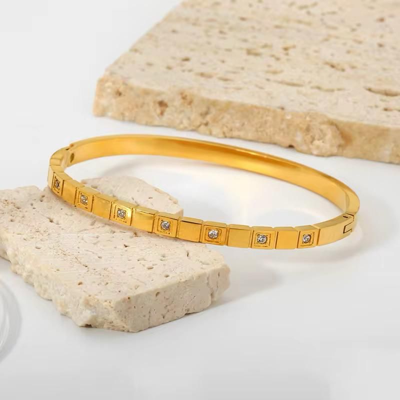 Charm bangle