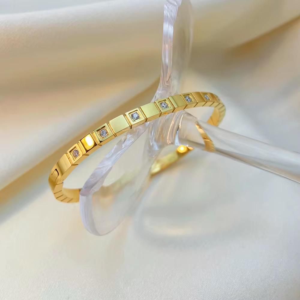 Charm bangle