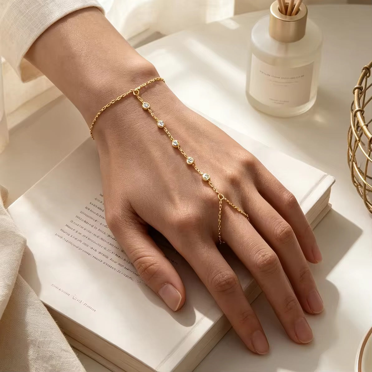 Zaria Hand Chain