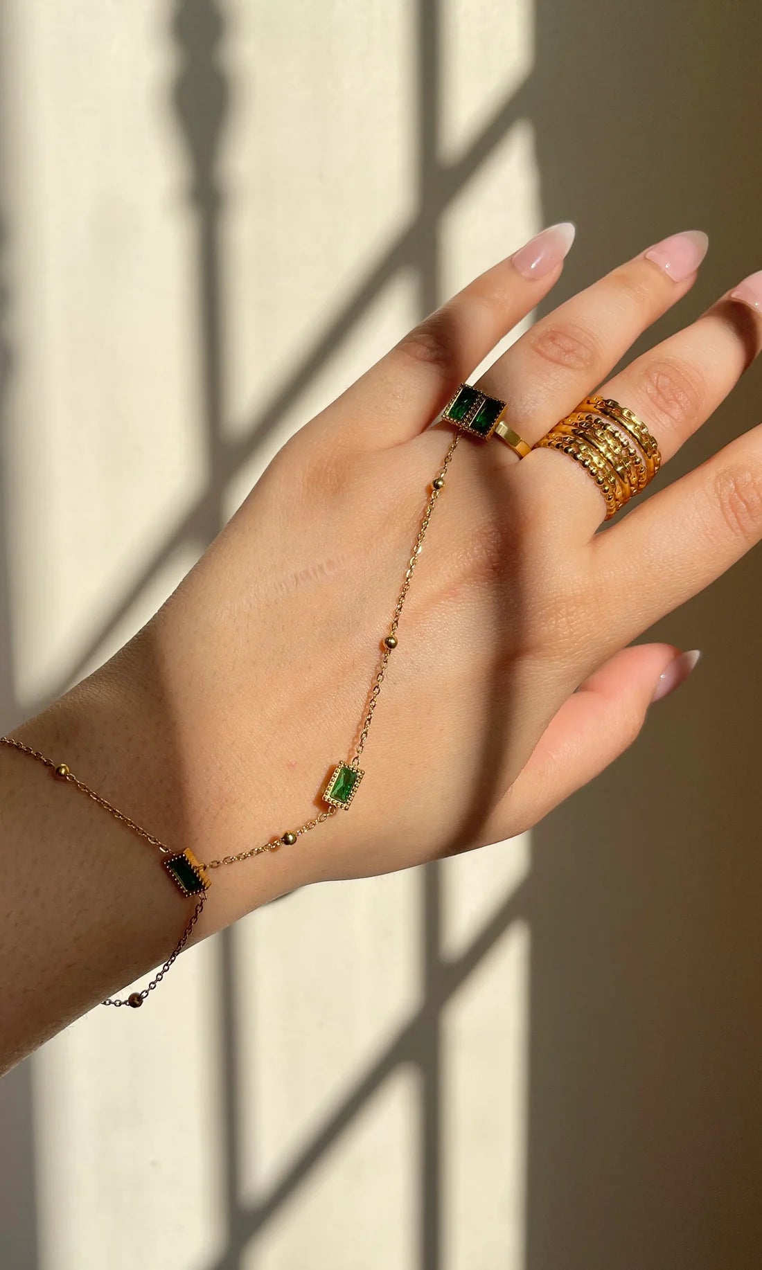 Emerald handchain