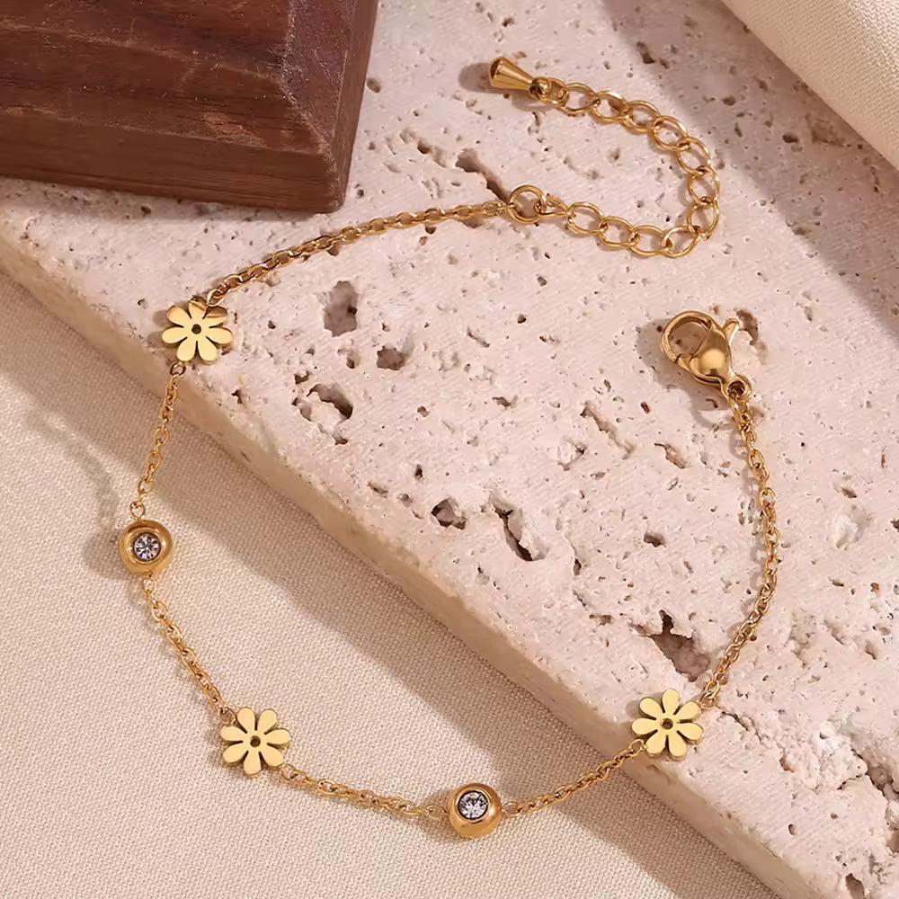 Dainty daisy bracelet