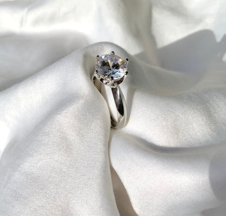 Single stone Zircon Ring