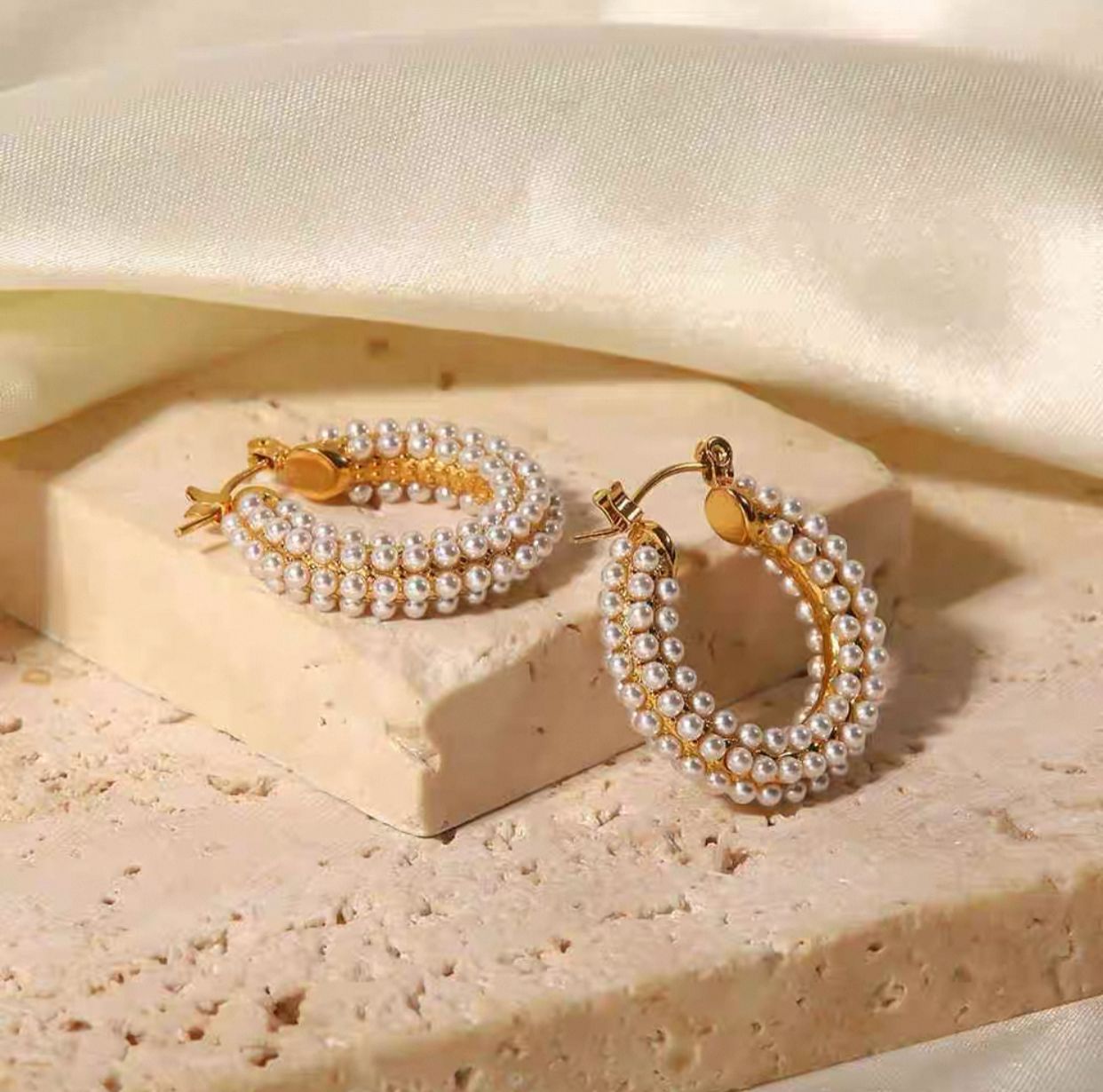 Stippled Pearl 18k