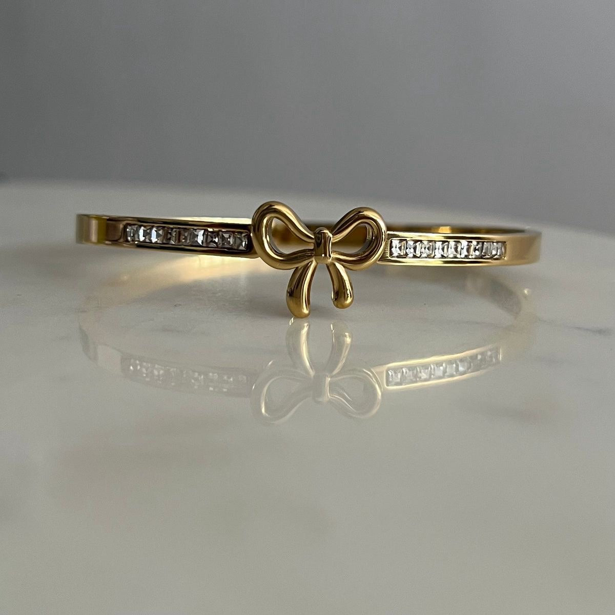 Bow Bangle 21k