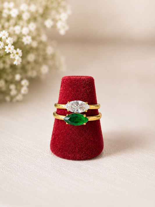 Oval ring emerald