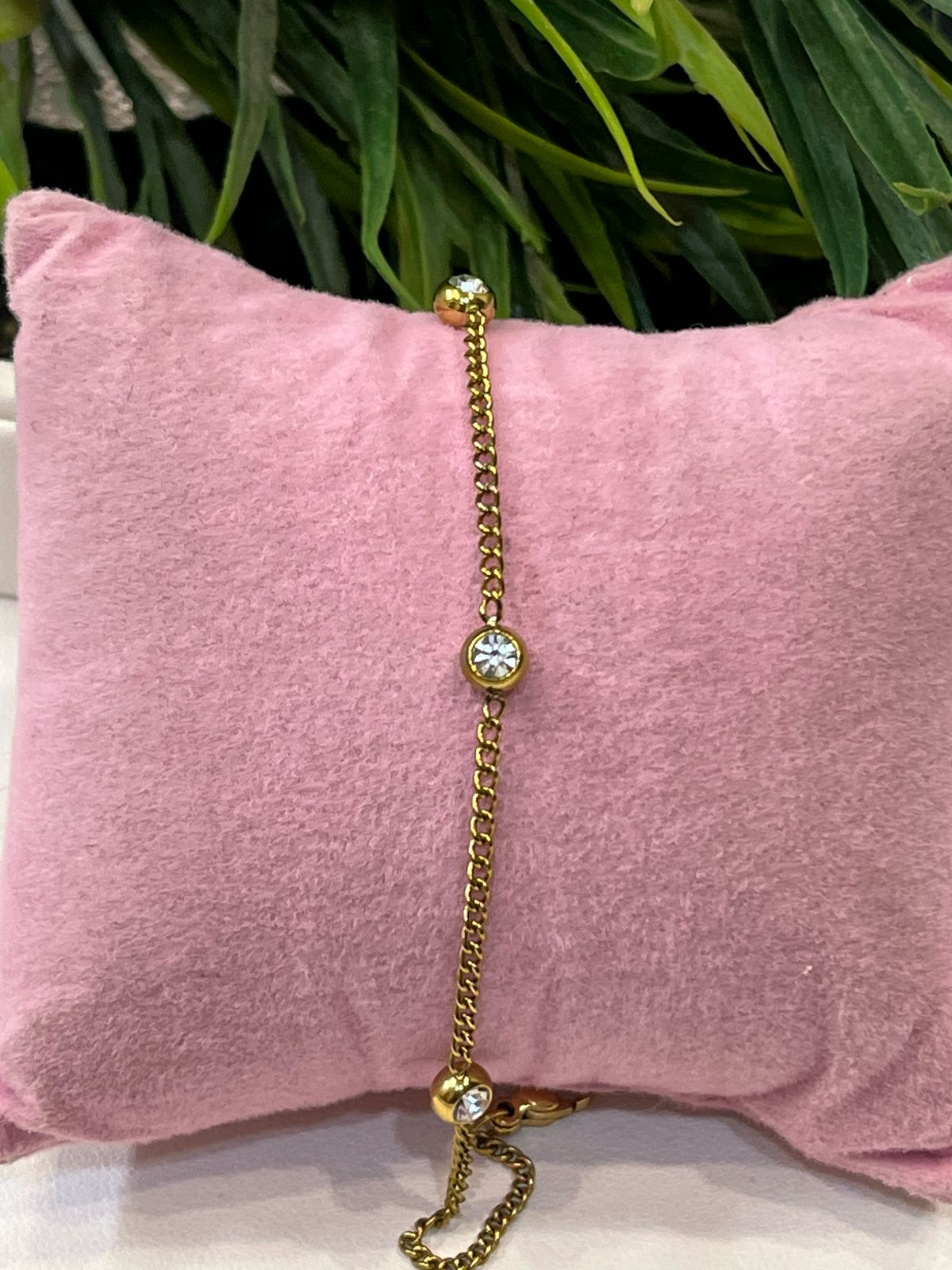 Solitary anklet