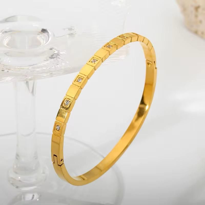 Charm bangle