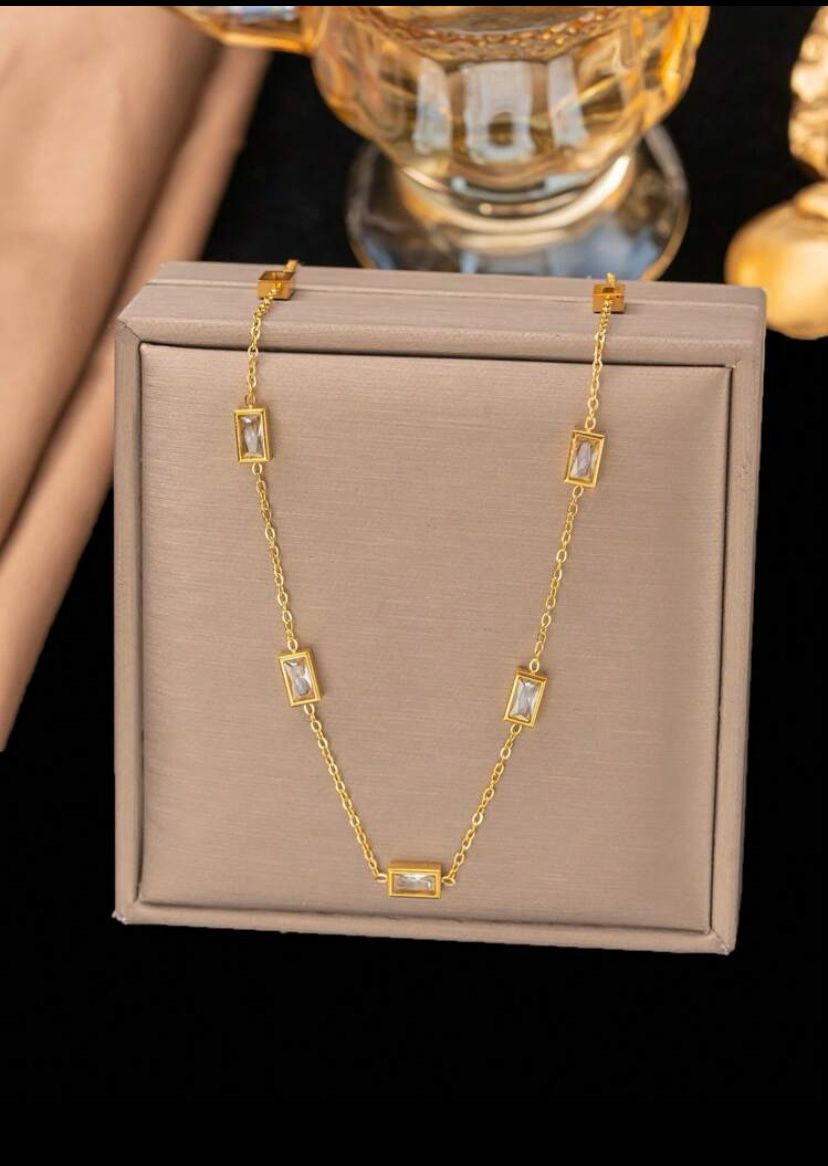 Crystal Crest Set